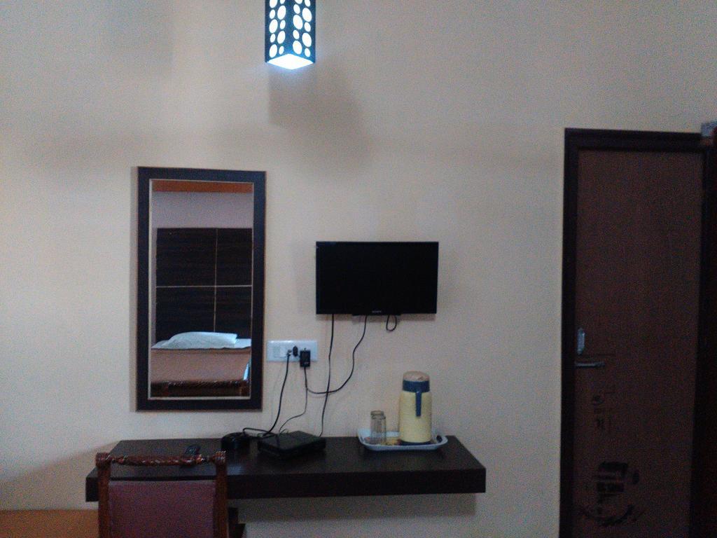 Hotel Ajaya Waranasi Pokój zdjęcie