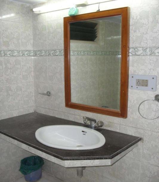 Hotel Ajaya Waranasi Pokój zdjęcie